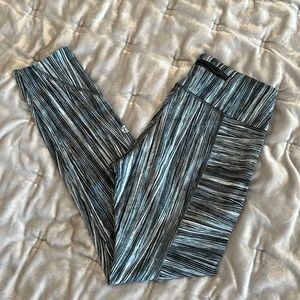 Lululemon size 4 leggings with pockets striped